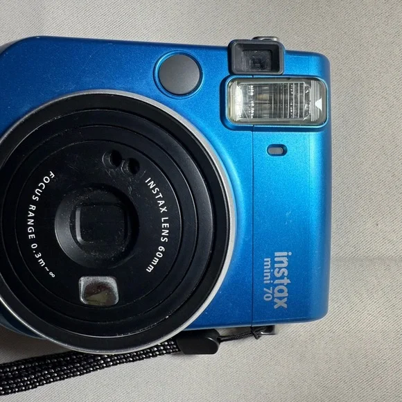 FujiFilm INSTAX Mini 70 Instant Film Camera BlueBrand New FujiFilm INSTAX Mini 70 Instant Film Camera BlueBrand New